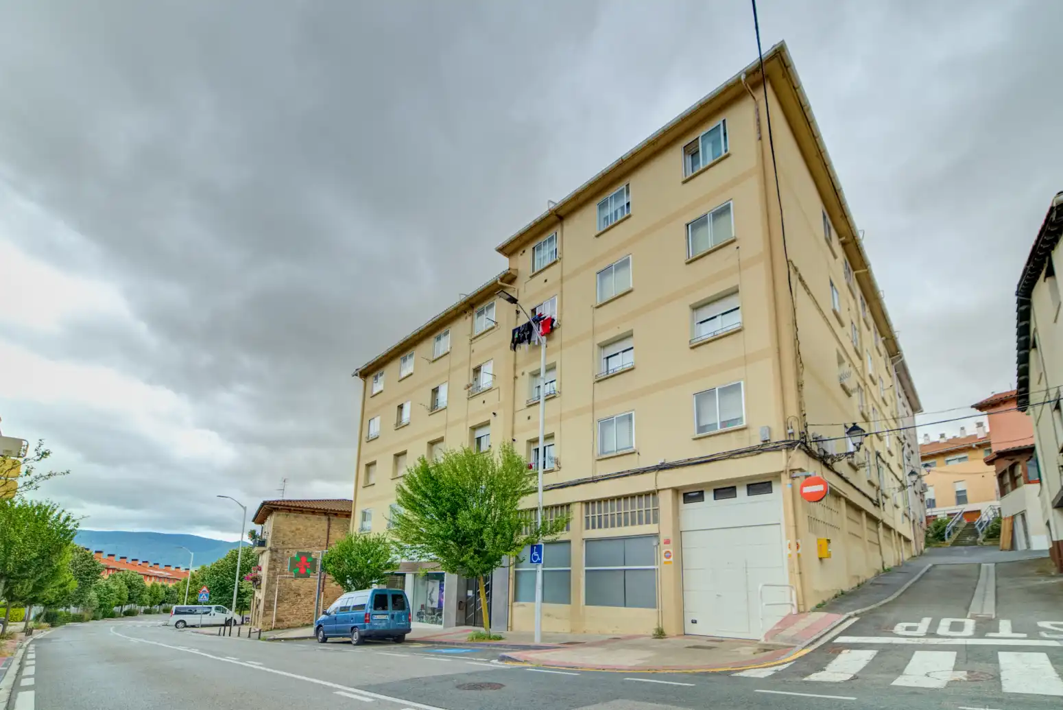Vista exterior de Piso en venta en Valle de Elorz / Elortzibar con Calefacción y Parquet
