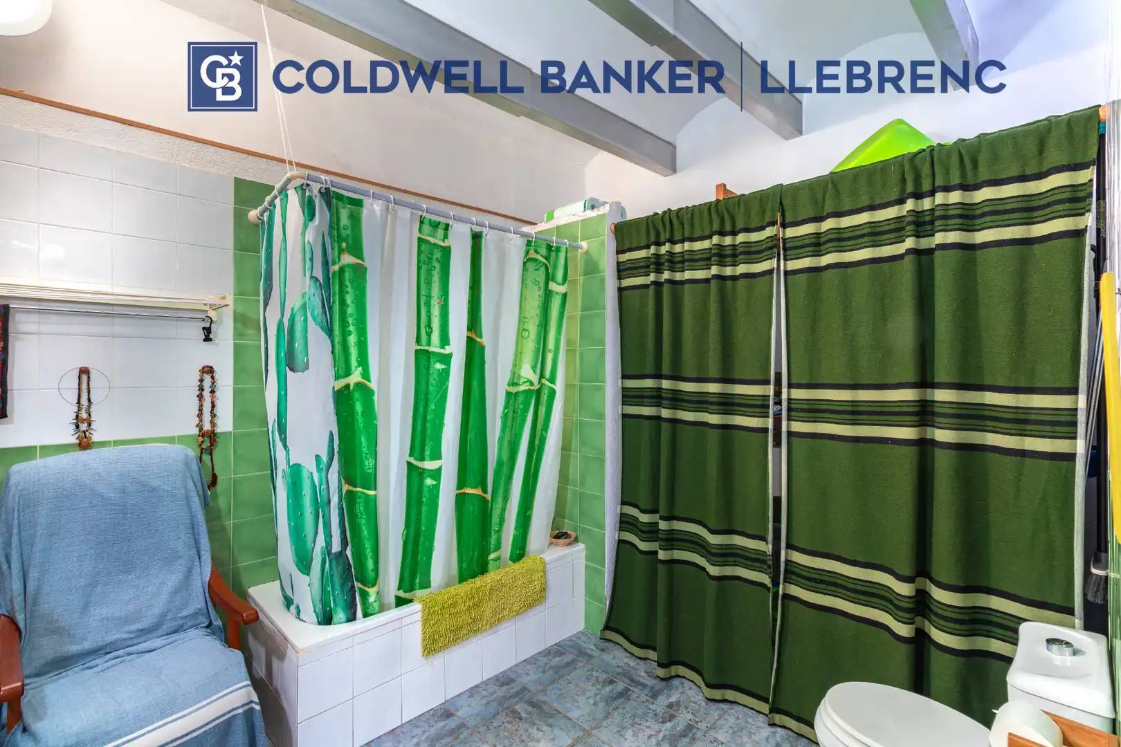 Baño de Local en venta en Sant Cugat del Vallès con Calefacción y Internet