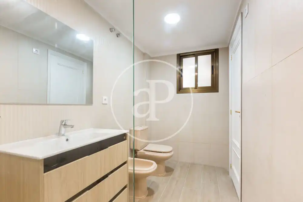 Baño de Piso en venta en Valencia con Aire acondicionado, Calefacción y Balcón