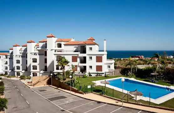 Vista exterior de Ático en venta en Manilva con Calefacción, Terraza y Trastero