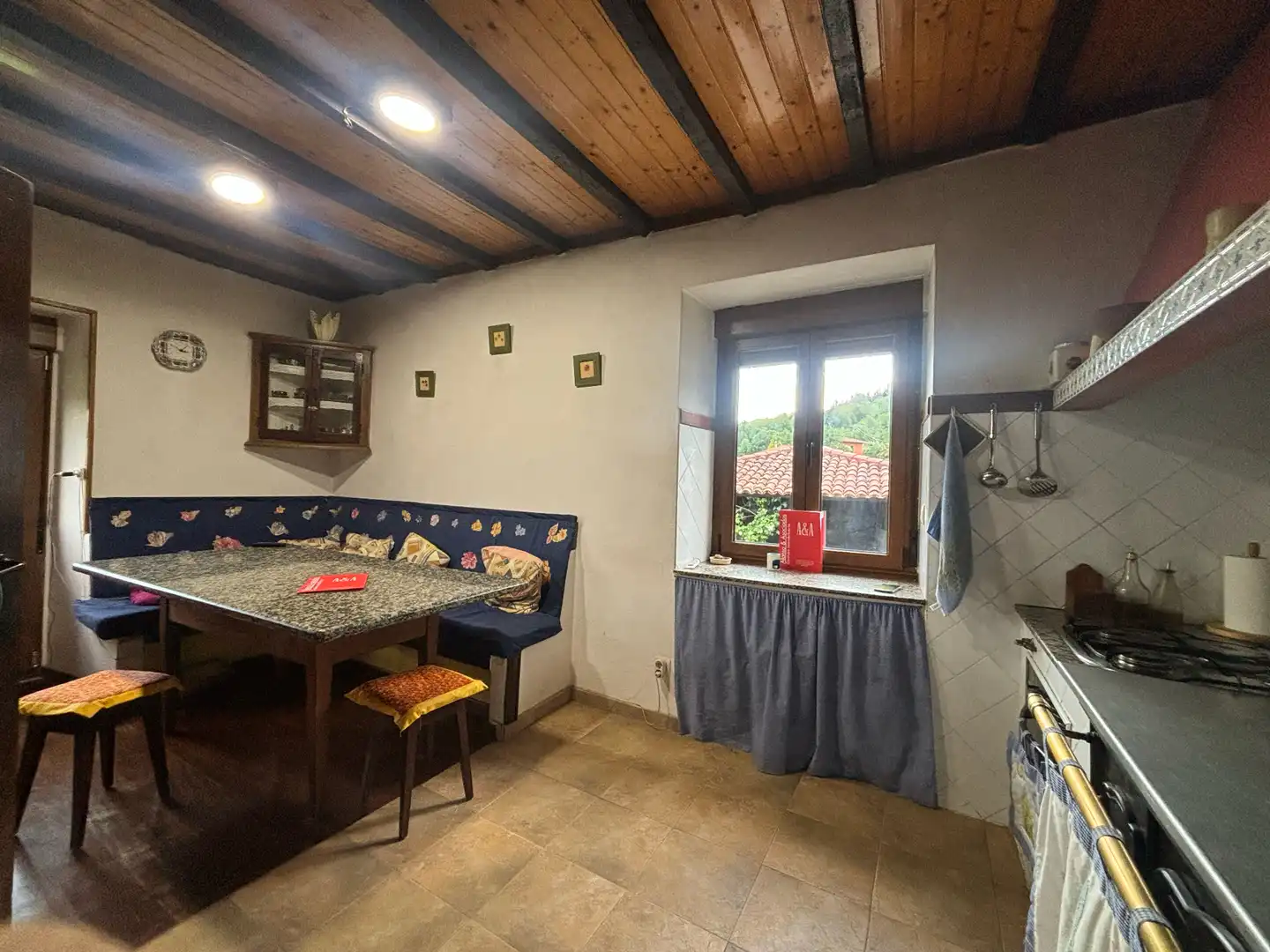 Cocina de Finca rústica en venta en Tineo con Jardín privado, Parquet y Terraza