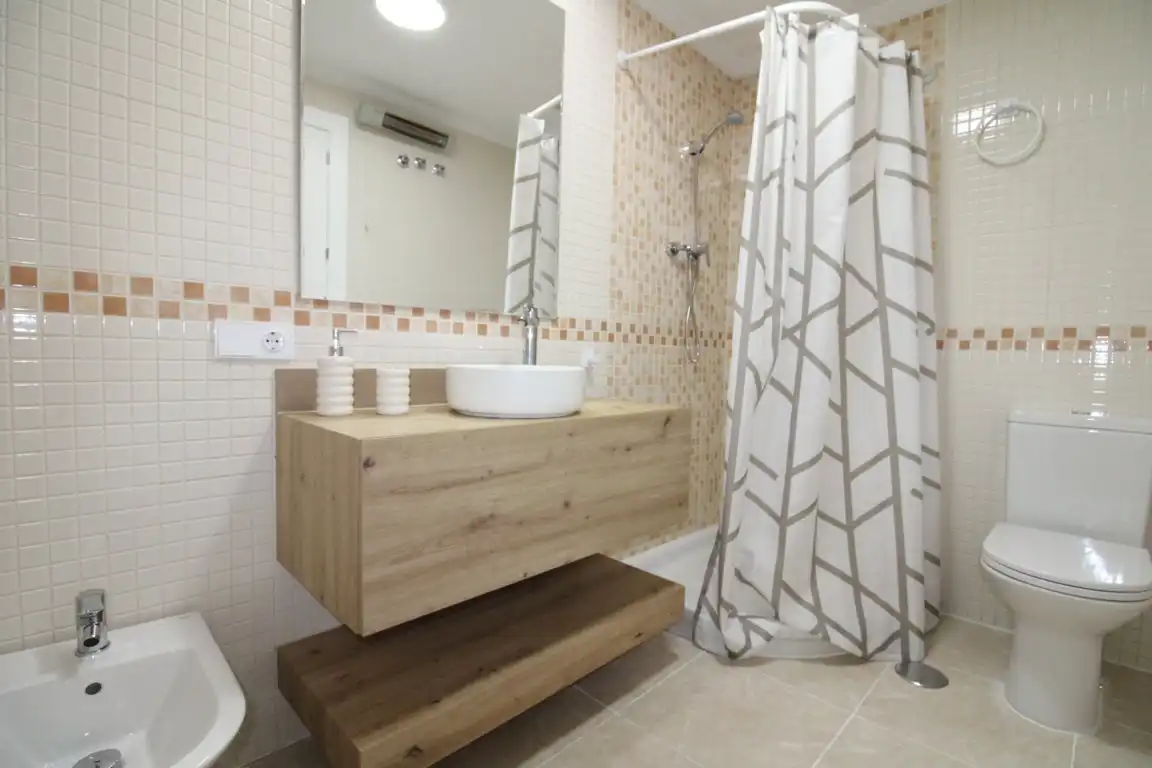 Badezimmer von Wohnung zum Verkauf in Villajoyosa / La Vila Joiosa mit Klimaanlage, Terrasse und Abstellraum