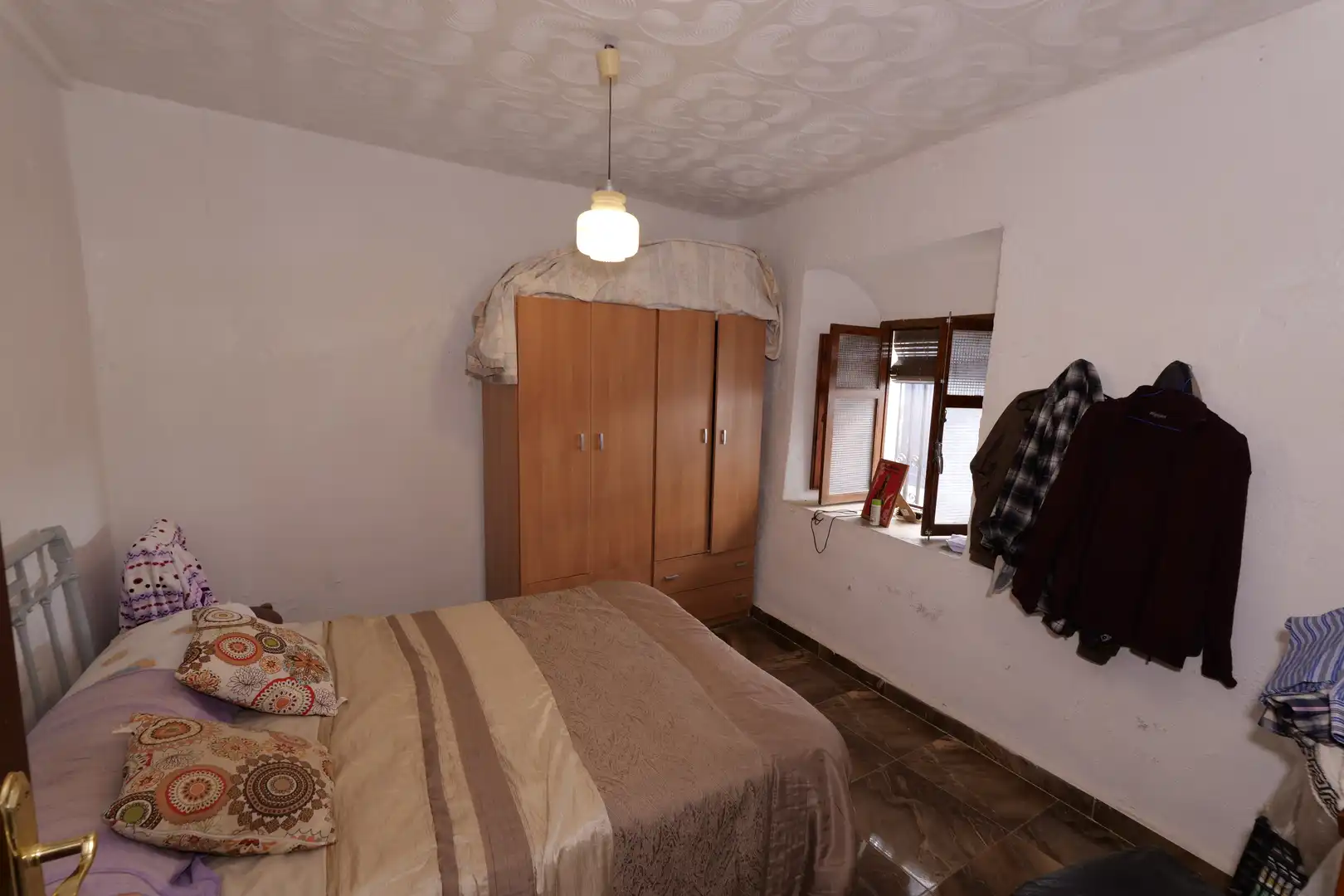 Habitación de Casa adosada en venta en Turón con Jardín privado, Terraza y Amueblado