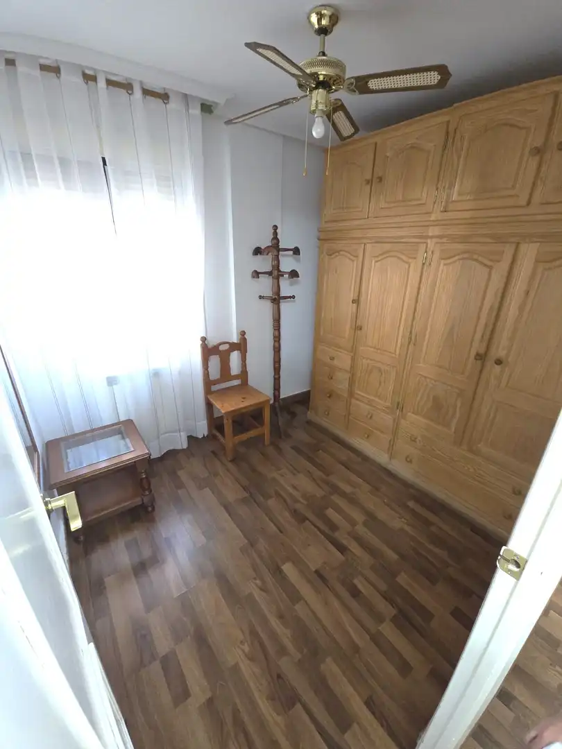 Schlafzimmer von Wohnung zur Miete in Cáceres mit Klimaanlage, Heizung und Möbliert