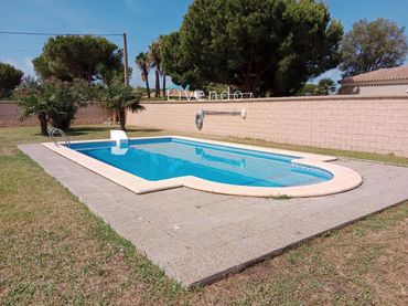 Detached house with pool for sale in Las Lagunas - Campano
