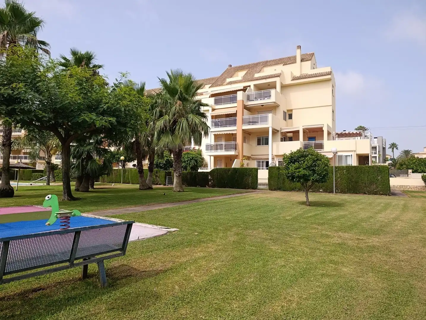 Vista exterior de Apartament de lloguer en Dénia amb Aire condicionat, Calefacció i Jardí privat