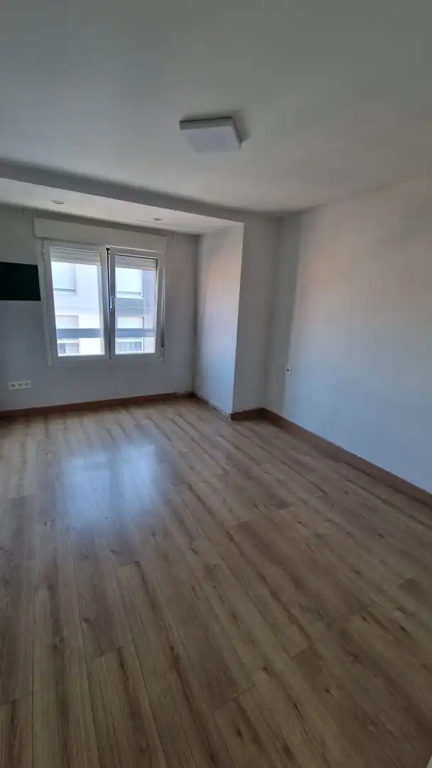 Habitación de Piso en venta en León Capital  con Calefacción, Terraza y Trastero