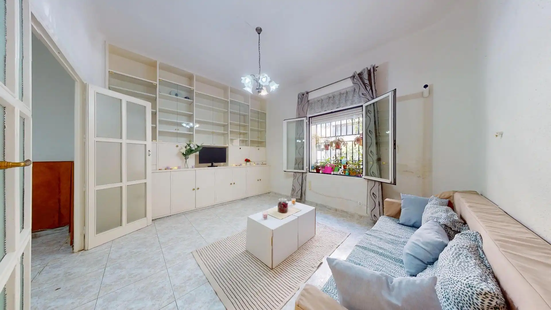 Sala d'estar de Planta baixa en venda en Madrid amb Calefacció