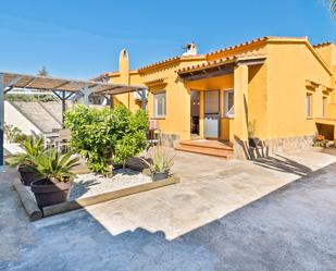 Exterior view of House or chalet for sale in Castelló d'Empúries  with Air Conditioner, Private garden and Terrace