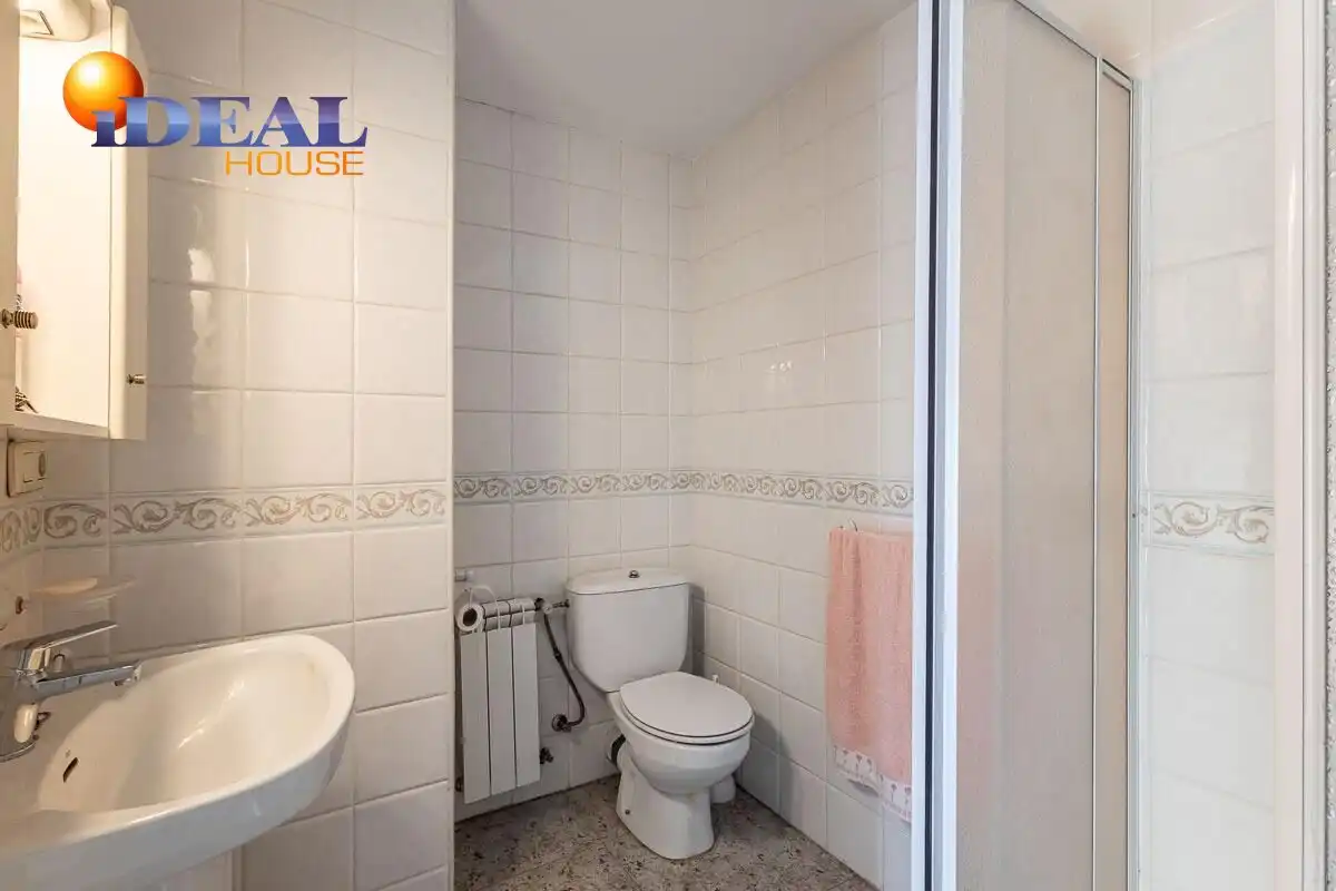 Bathroom of Flat for sale in Los Villares  with Furnished and Balcony
