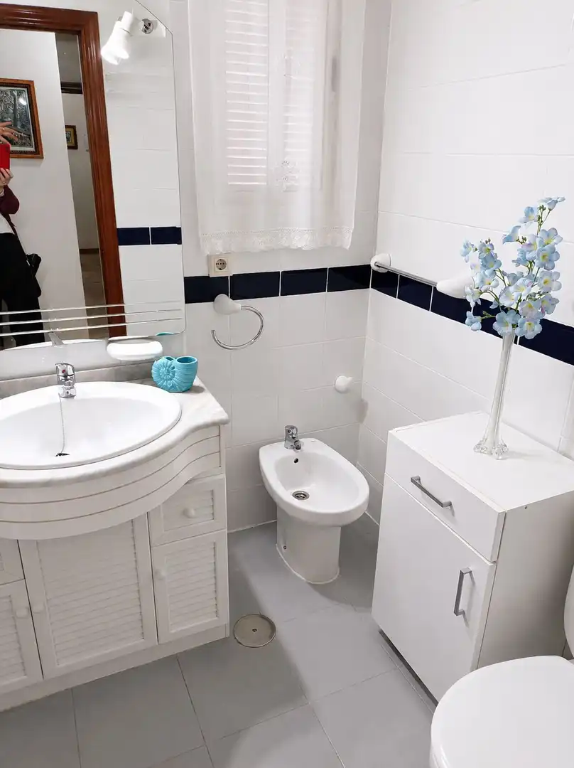 Badezimmer von Wohnung zum Verkauf in Alcalá de Guadaira mit Klimaanlage und Abstellraum