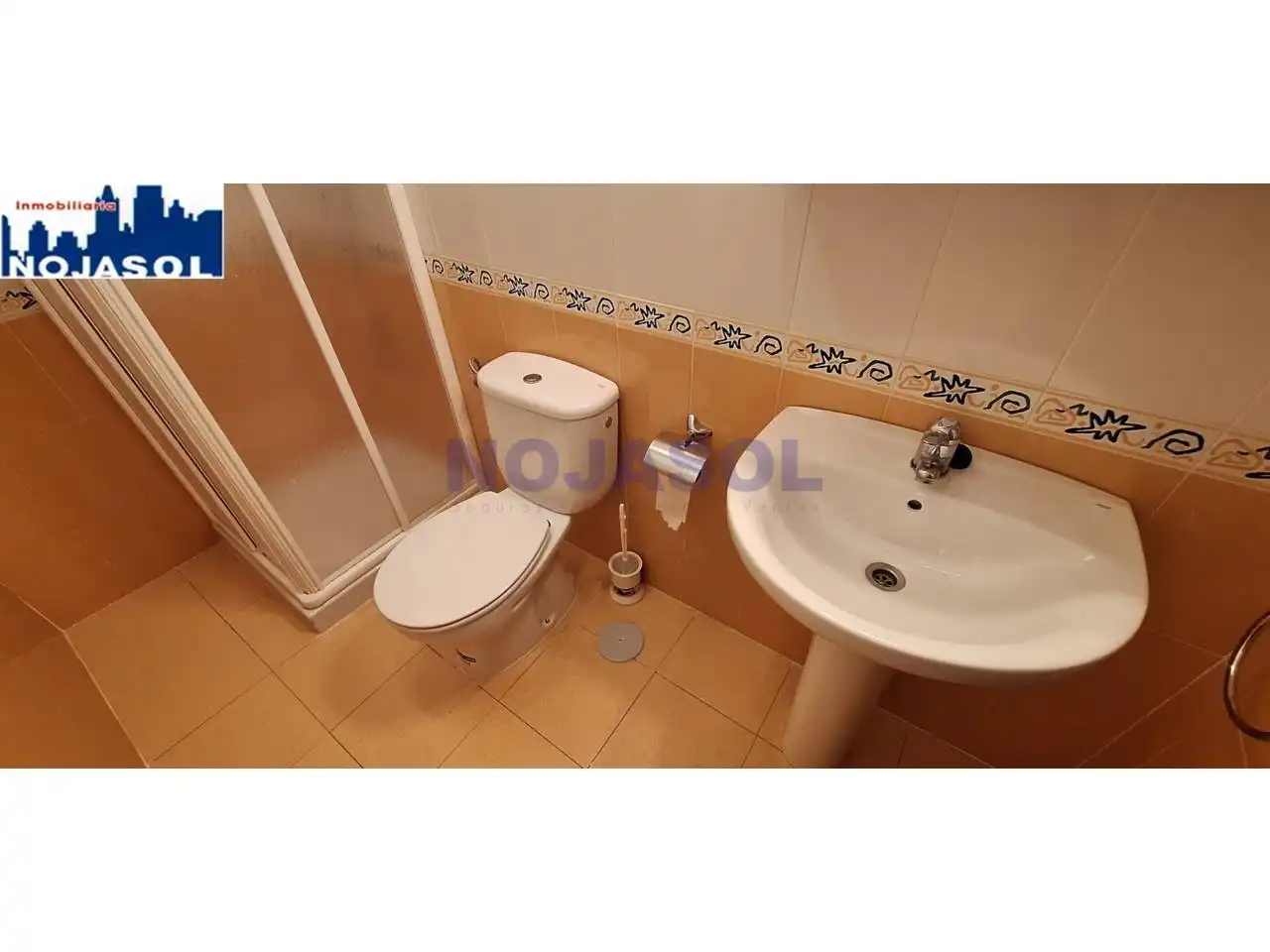 Badezimmer von Dachboden zur Miete in Noja mit Heizung, Terrasse und Möbliert