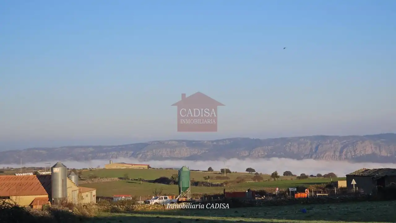 Vista exterior de Casa o xalet en venda en Hinojosa de Duero amb Calefacció, Jardí privat i Traster