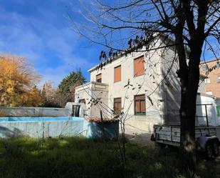 Vista exterior de Casa o xalet en venda en Arévalo amb Jardí privat, Terrassa i Traster