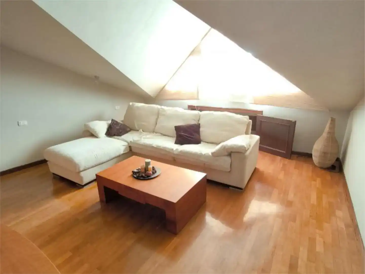 Sala de estar de Casa adosada en venta en Vigo  con Parquet, Trastero y Amueblado