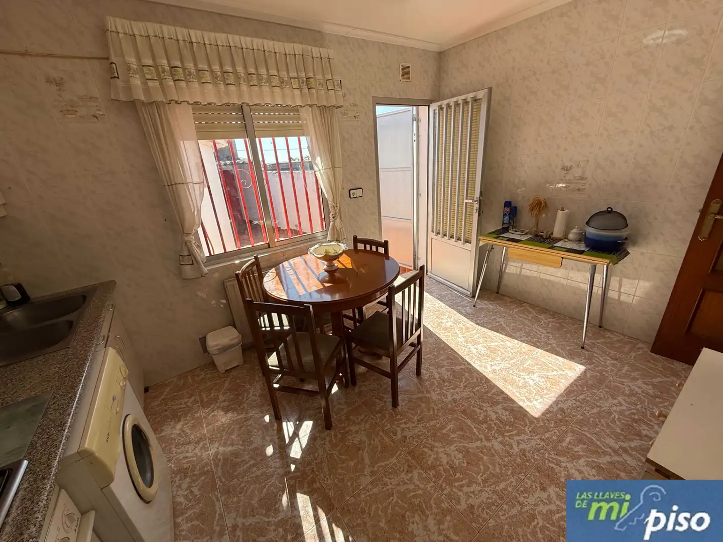 Dormitori de Casa o xalet en venda en Nava del Rey amb Calefacció, Jardí privat i Terrassa