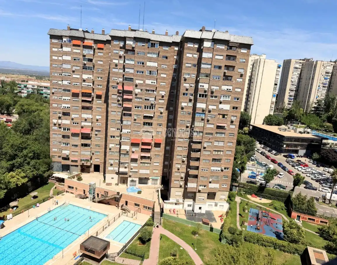 Außenansicht von Wohnung zum Verkauf in Madrid mit Heizung, Privatgarten und Schwimmbad