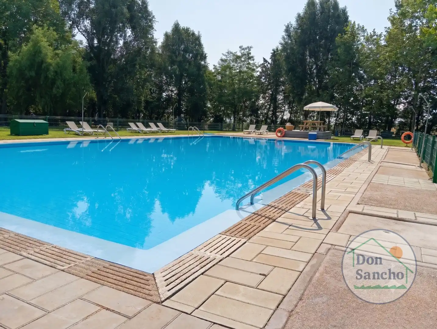 Piscina de Casa adosada en venta en Mucientes con Calefacción, Terraza y Balcón