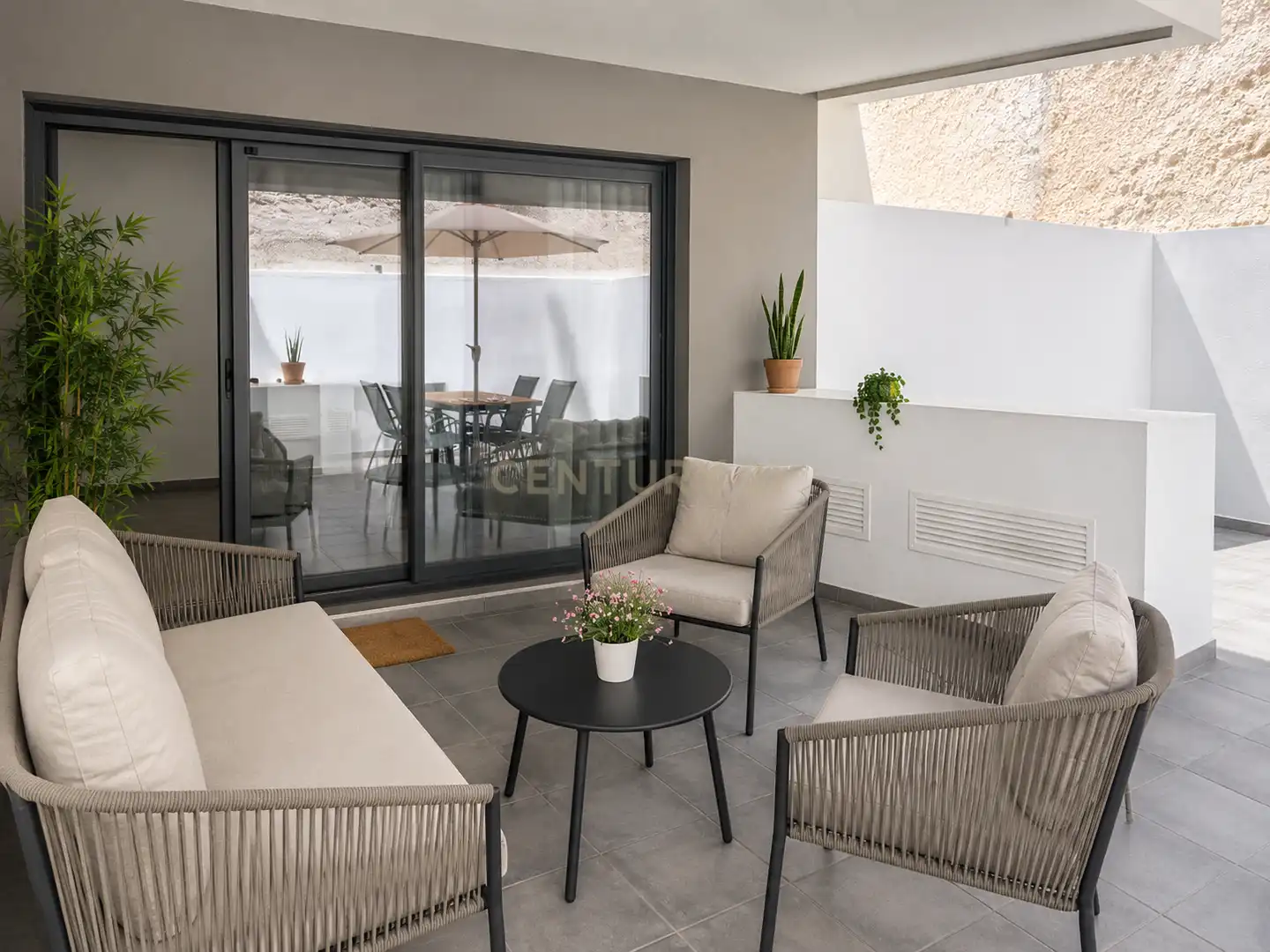 Terrasse von Wohnungen zur Miete in Benalmádena mit Klimaanlage, Waschmaschine und Gemeinschaftspool
