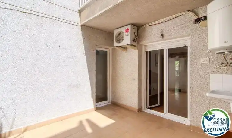 Balcony of Apartments for sale in Roses  with Air Conditioner, Heating and Parquet flooring