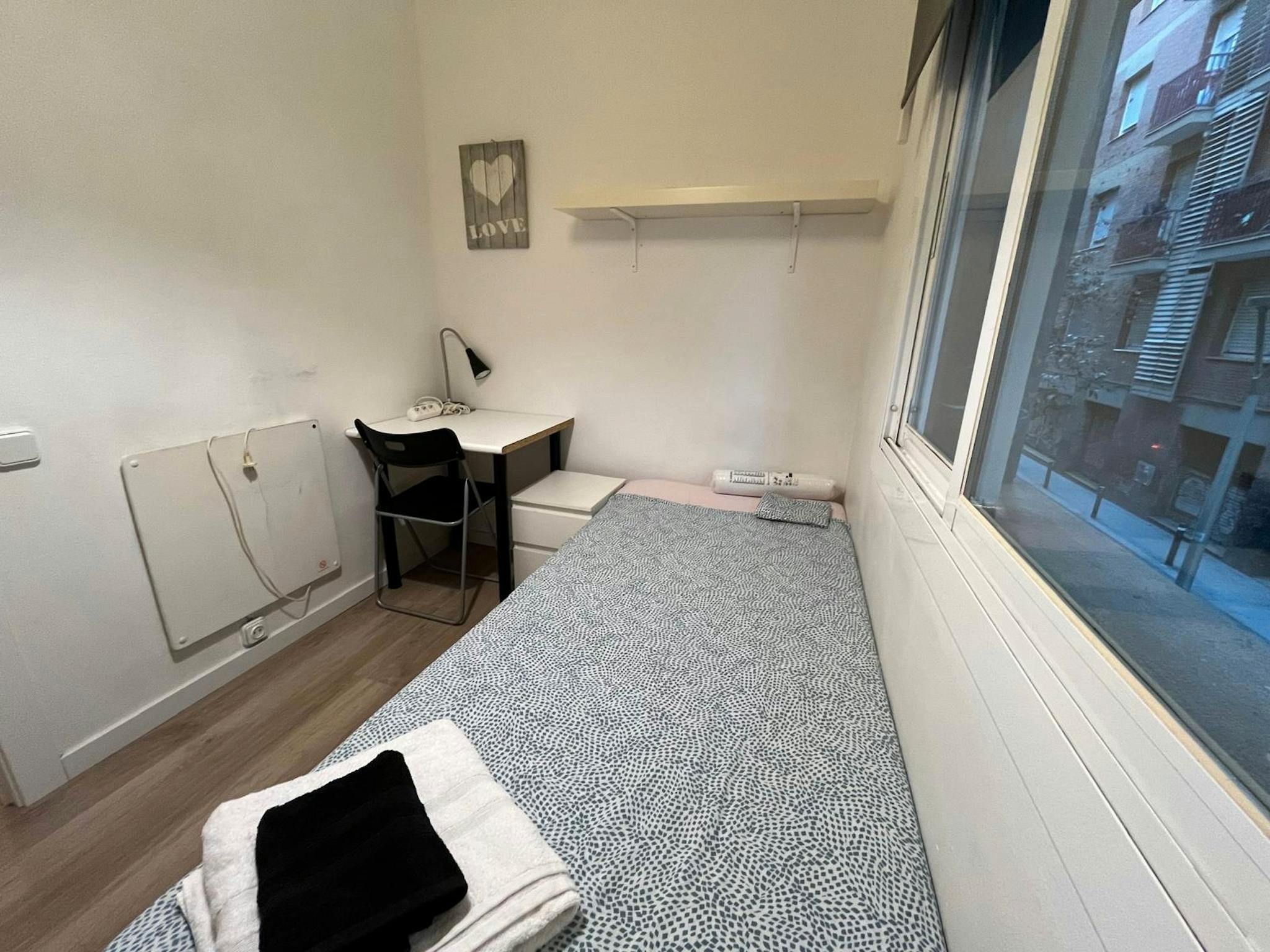 Dormitori de Pis per a compartir en  Barcelona Capital amb Calefacció, Moblat i Rentadora