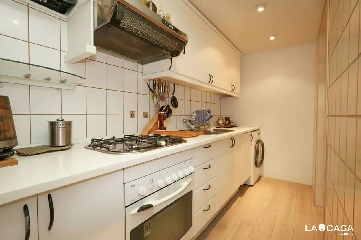 Cocina de Piso en venta en L'Hospitalet de Llobregat con Balcón