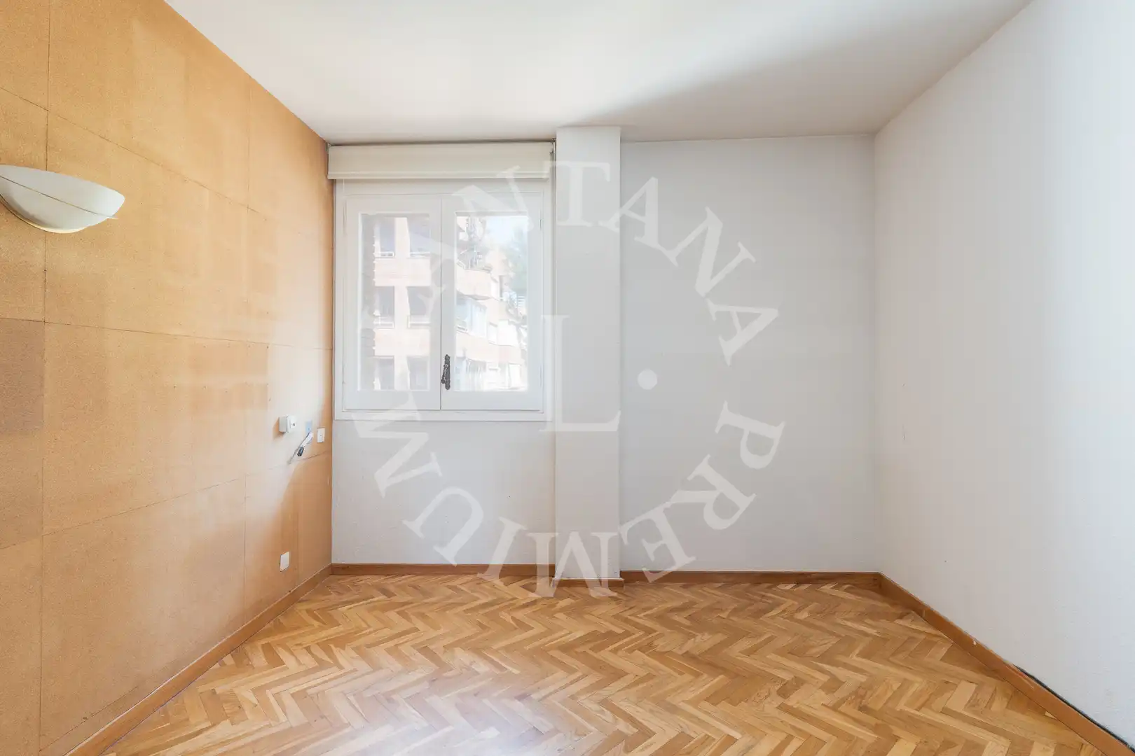 Schlafzimmer von Dachboden zum Verkauf in Barcelona mit Heizung, Parkett und Terrasse