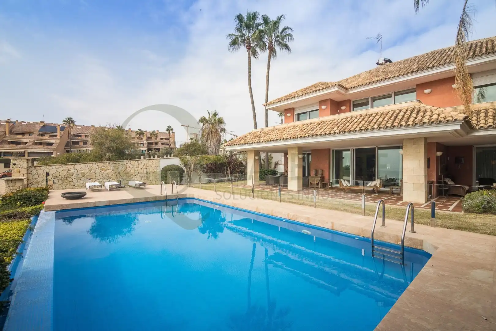 Vista exterior de Casa o xalet en venda en Alicante / Alacant amb Calefacció, Jardí privat i Terrassa