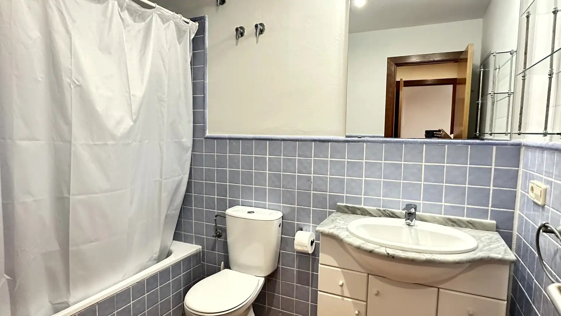 Badezimmer von Wohnungen zur Miete in Oliva mit Klimaanlage, Heizung und Privatgarten