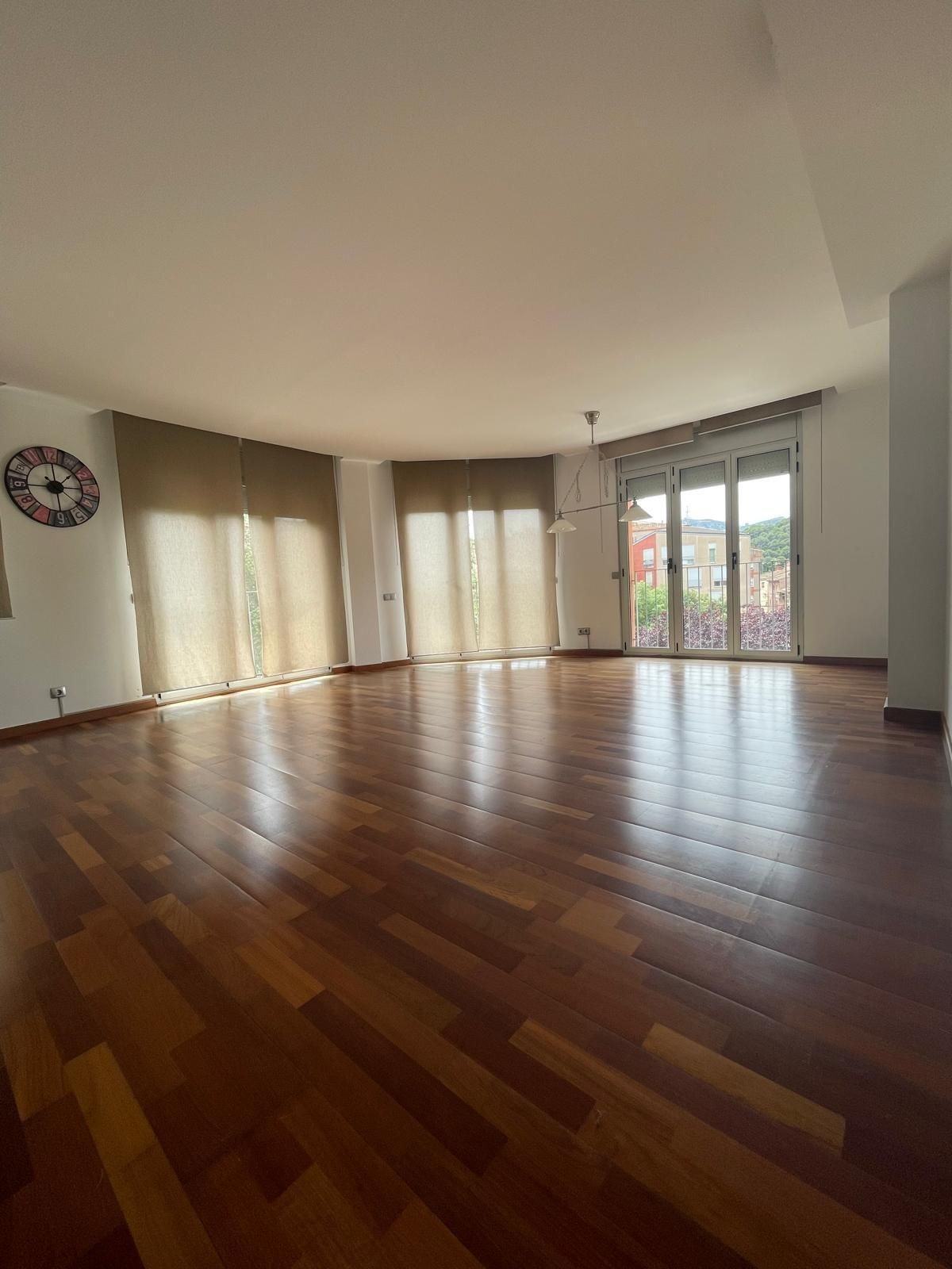 Sala d'estar de Pis de lloguer en Sant Llorenç Savall amb Calefacció