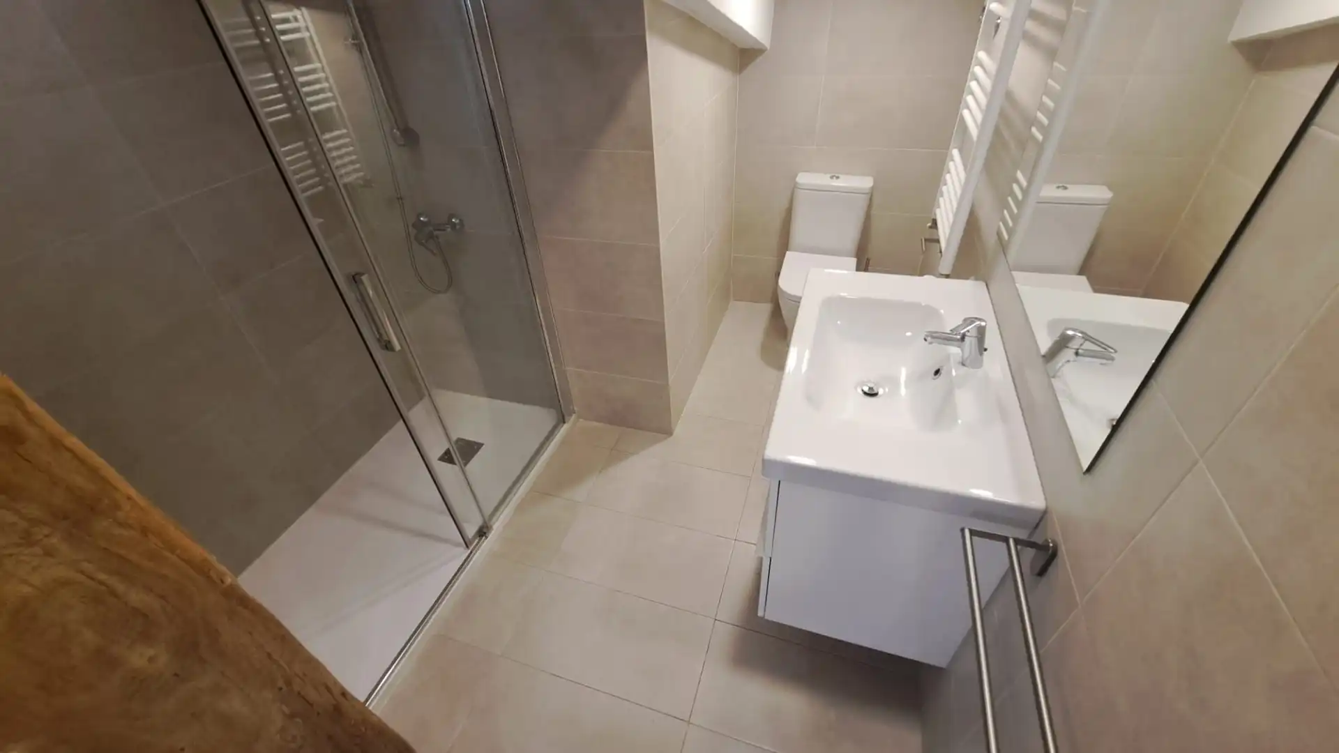 Badezimmer von Dachboden zum Verkauf in Bilbao  mit Klimaanlage und Heizung