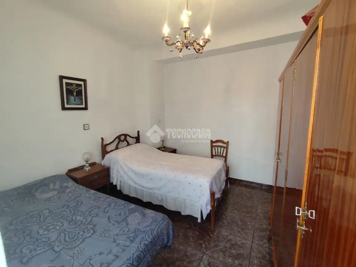 Casa adosada en venda a Valdepeñas de Jaén