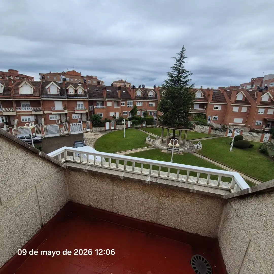 Jardí de Casa o xalet en venda en San Andrés del Rabanedo amb Calefacció, Jardí privat i Parquet