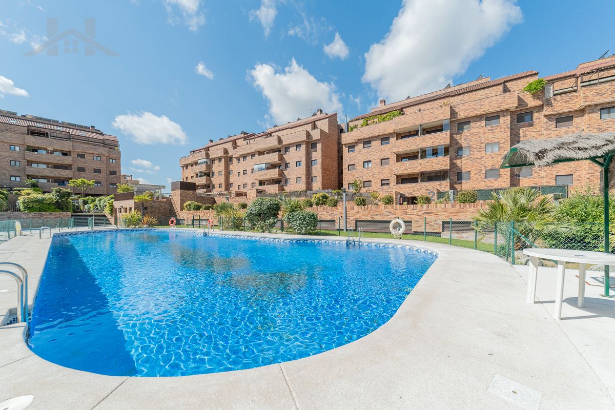 Piscina de Pis en venda en Navalcarnero amb Aire condicionat, Calefacció i Parquet