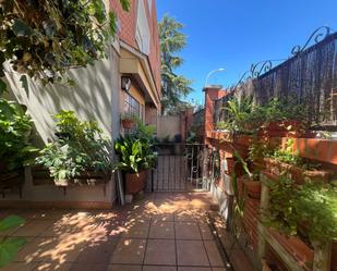 Vista exterior de Casa o xalet en venda en  Madrid Capital amb Jardí privat, Terrassa i Piscina