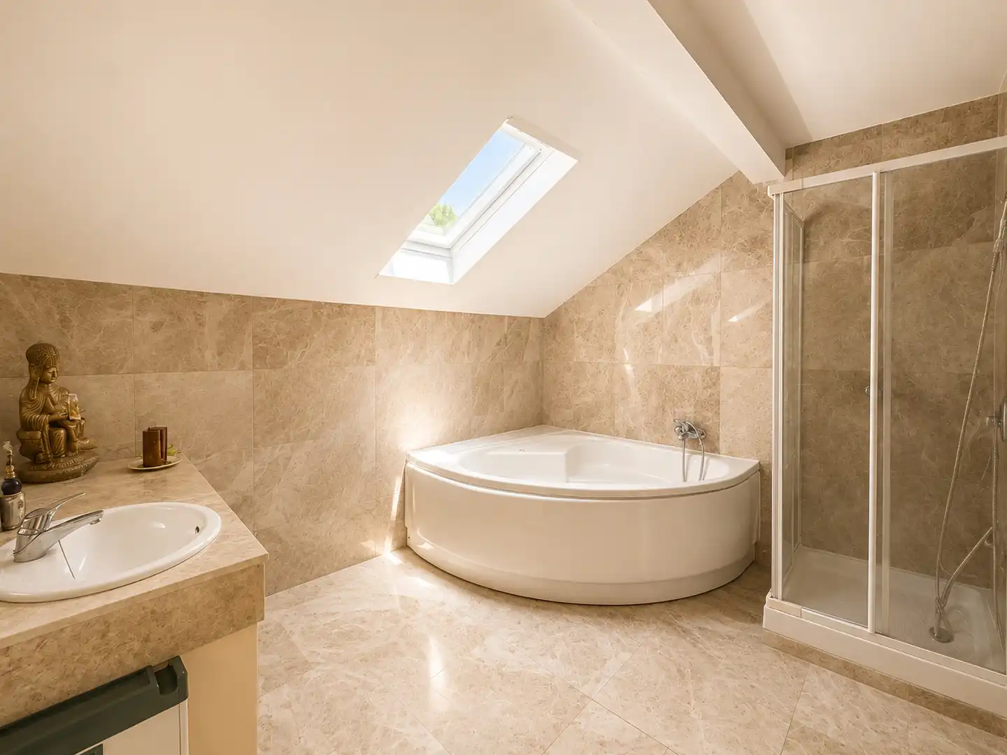 Baño de Casa adosada en venta en Torrelodones con Piscina comunitaria