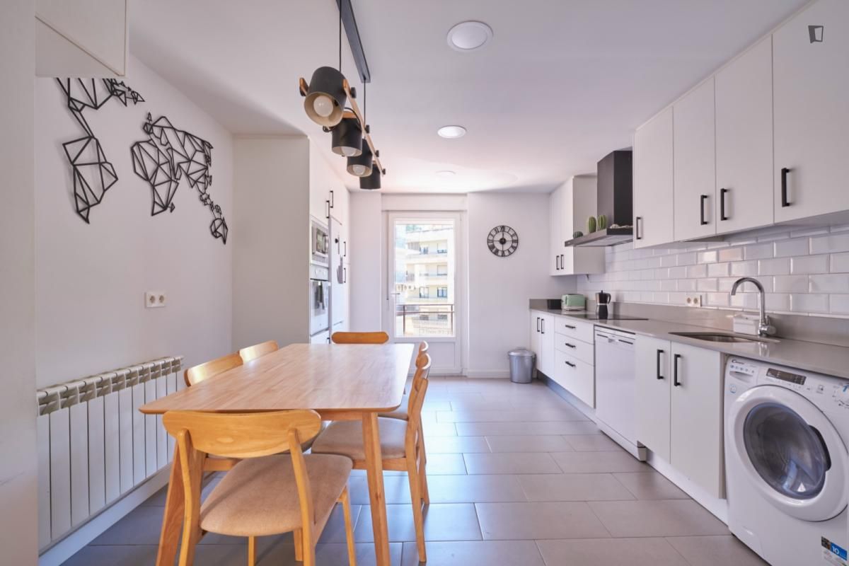 Cuina de Apartament per a compartir en Salamanca Capital amb Calefacció, Moblat i Forn