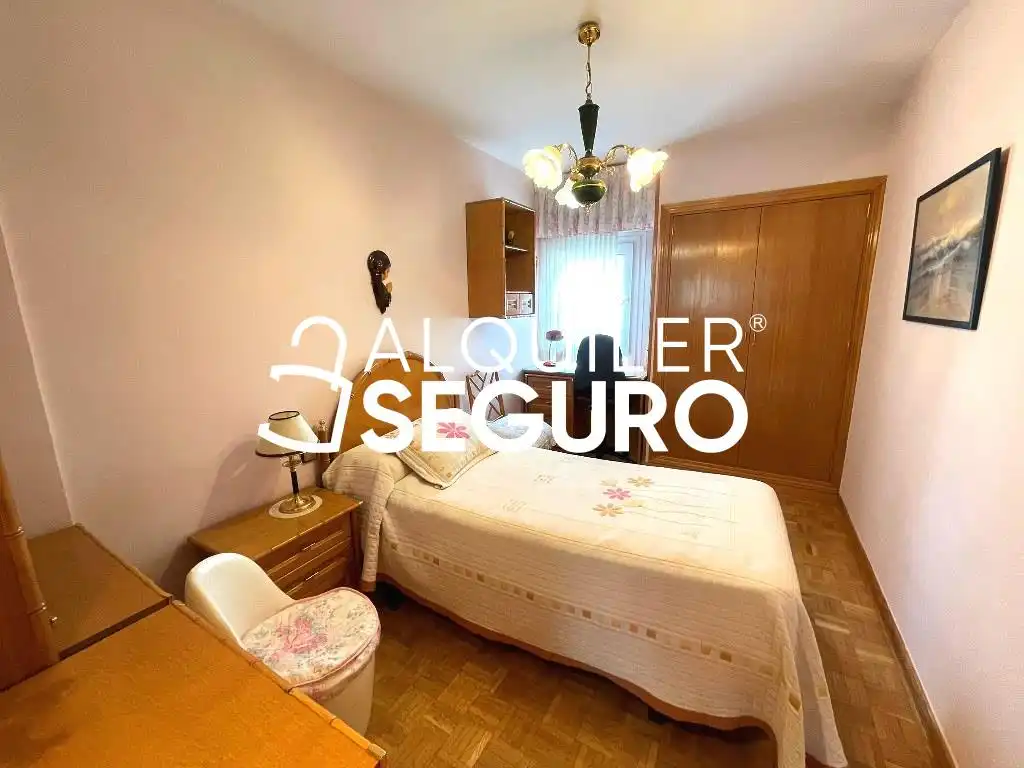 Schlafzimmer von Wohnung zur Miete in Madrid mit Heizung, Terrasse und Möbliert