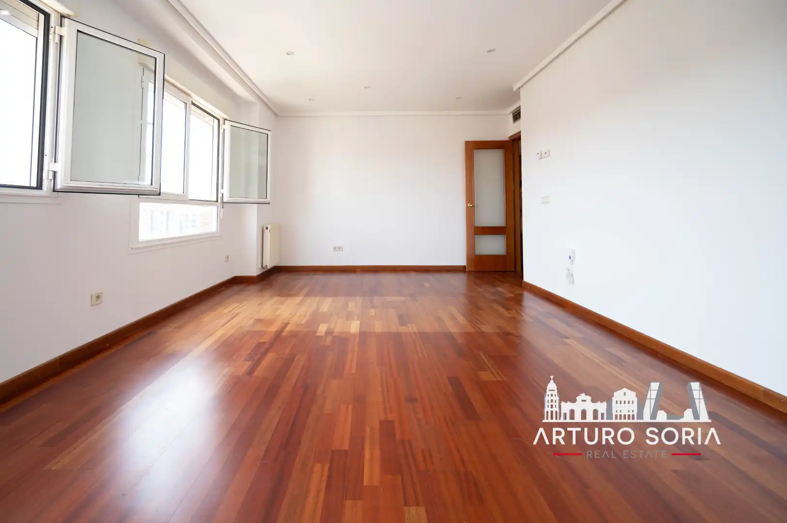 Living room of Flat for rent in Madrid  with Storage room and Community pool