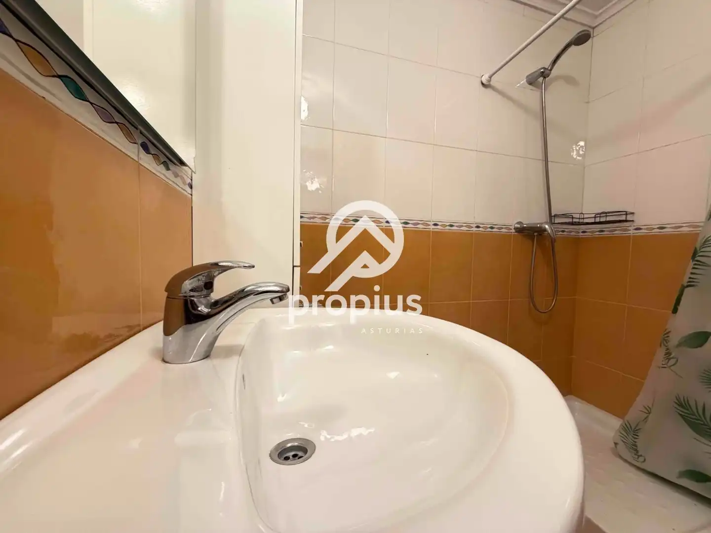 Baño de Piso en venta en Soto del Barco con Calefacción, Trastero y Amueblado