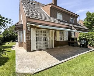 Exterior view of Single-family semi-detached to rent in Villaviciosa de Odón  with Terrace and Swimming Pool