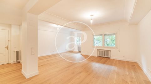 Foto 2 von Wohnung zur Miete in C. Luis Muriel, El Viso, Madrid Capital