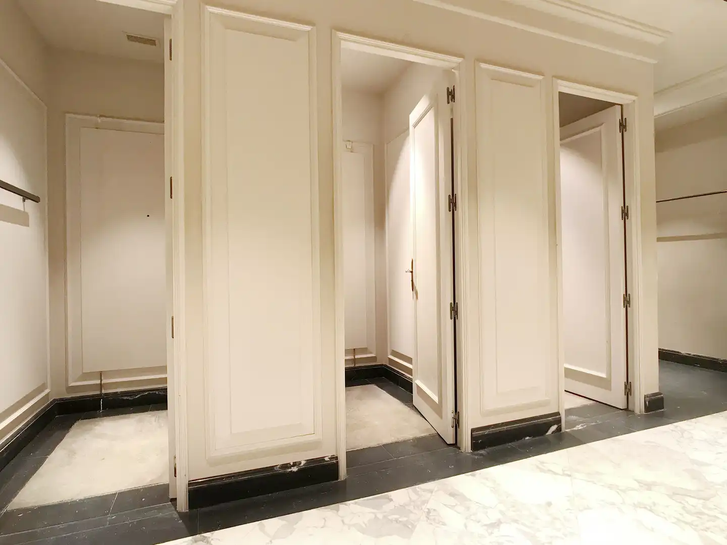 Baño de Local de alquiler en Valencia con Aire acondicionado y Calefacción
