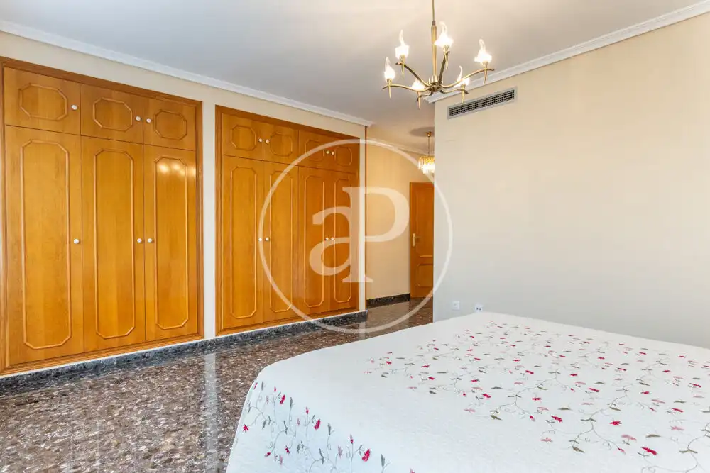 Habitación de Dúplex de alquiler en Burjassot con Aire acondicionado, Calefacción y Amueblado