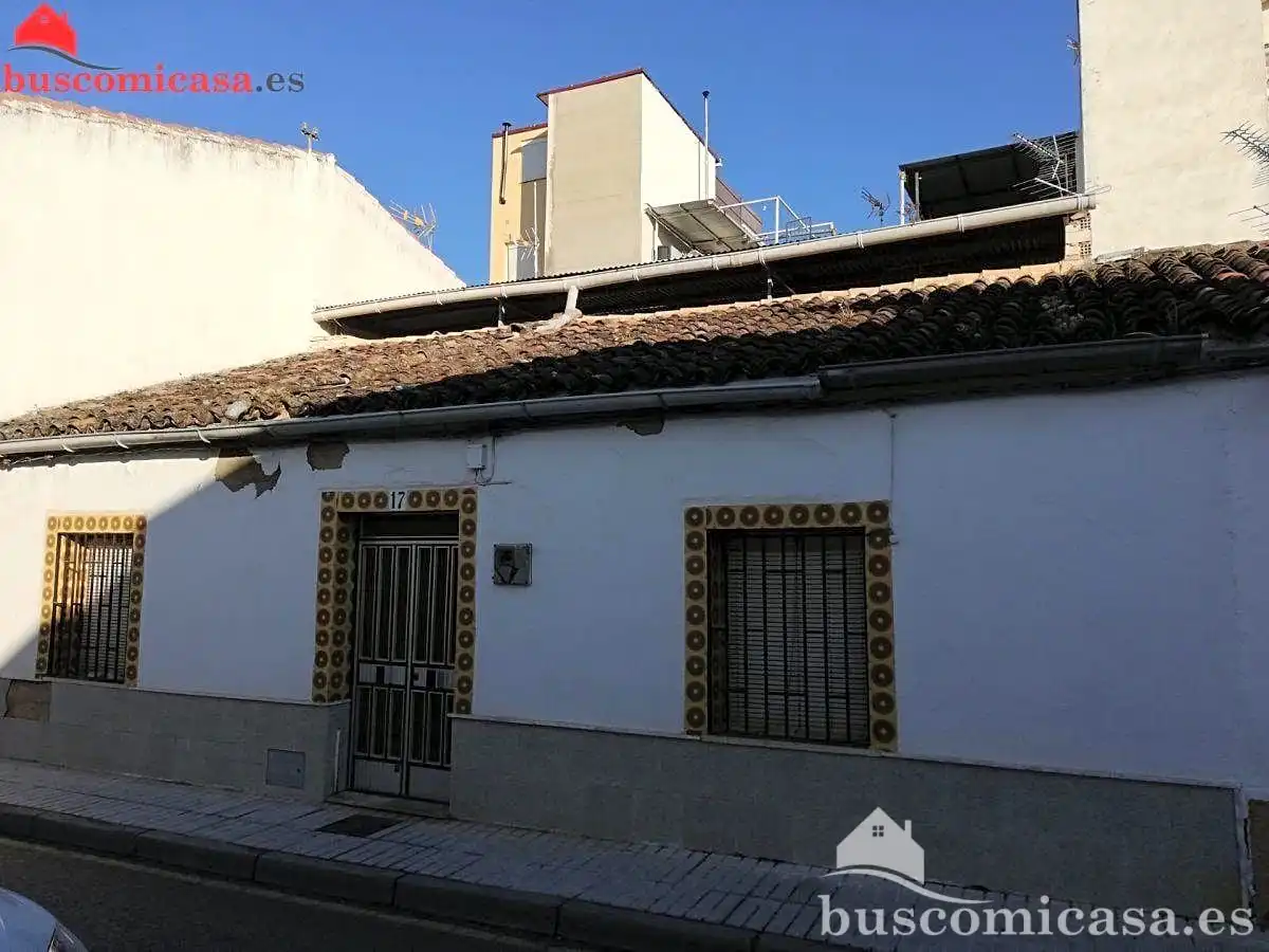 Vista exterior de Casa adosada en venta en Linares con Aire acondicionado, Jardín privado y Terraza