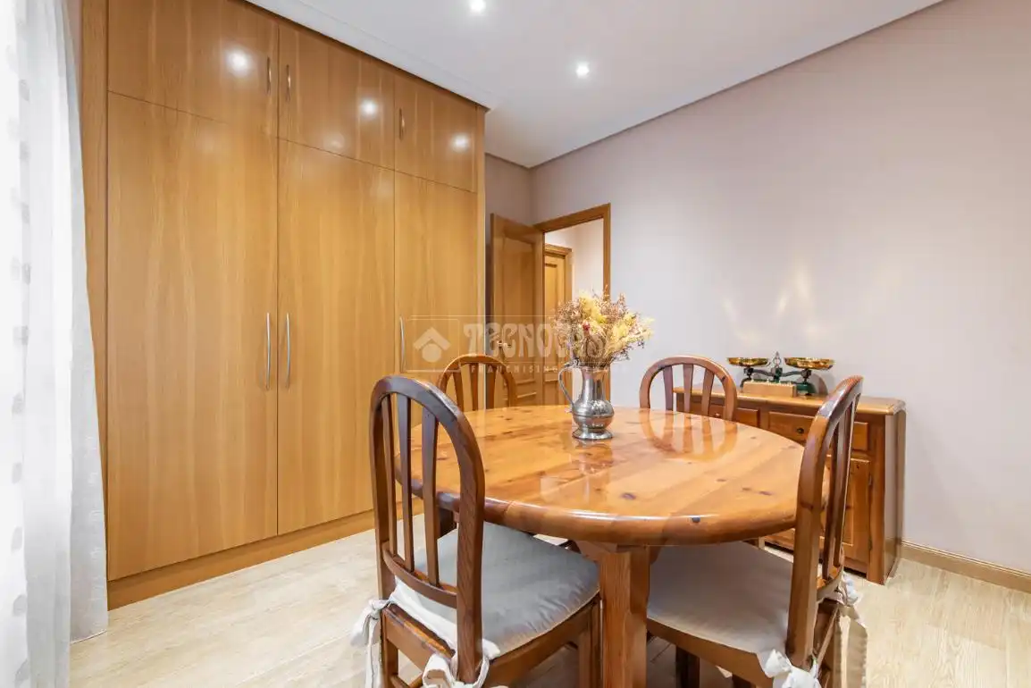 Dining room of Flat for sale in Madrid  with Air Conditioner, Heating and Parquet flooring