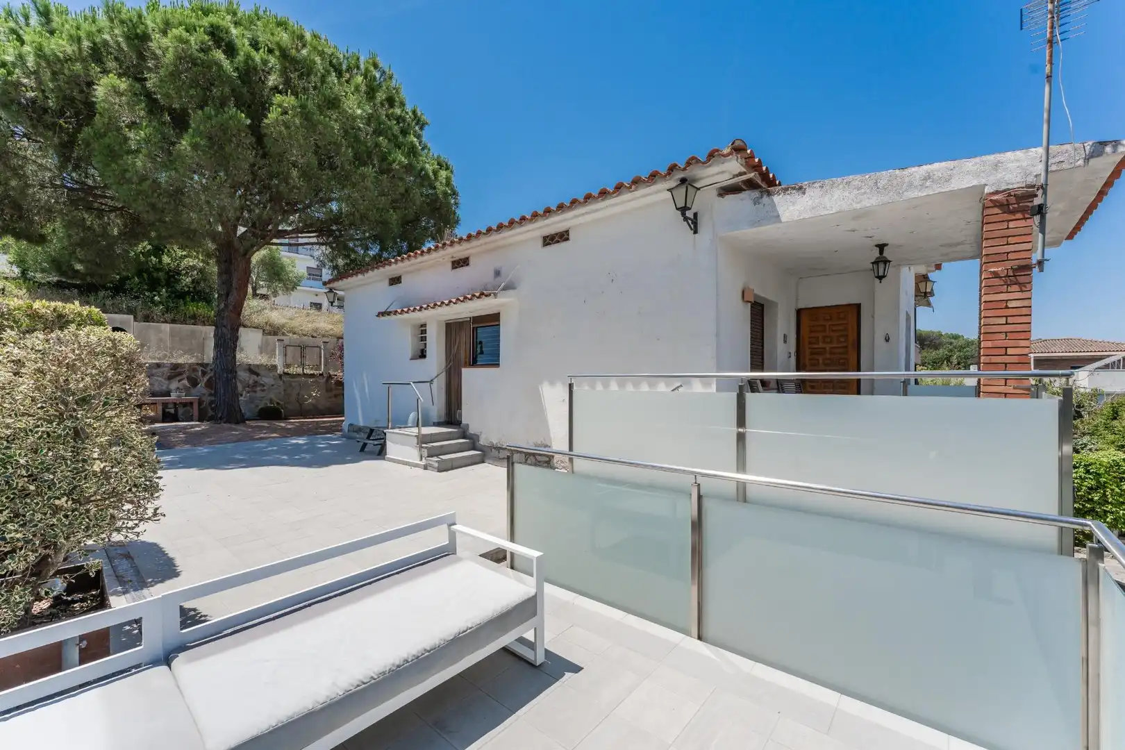 Vista exterior de Casa o xalet en venda en Montornès del Vallès amb Calefacció, Jardí privat i Piscina