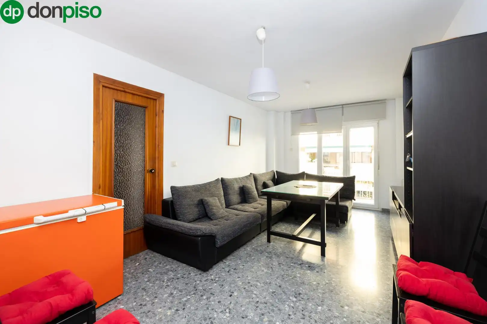 Sala d'estar de Apartament en venda en Granada amb Calefacció