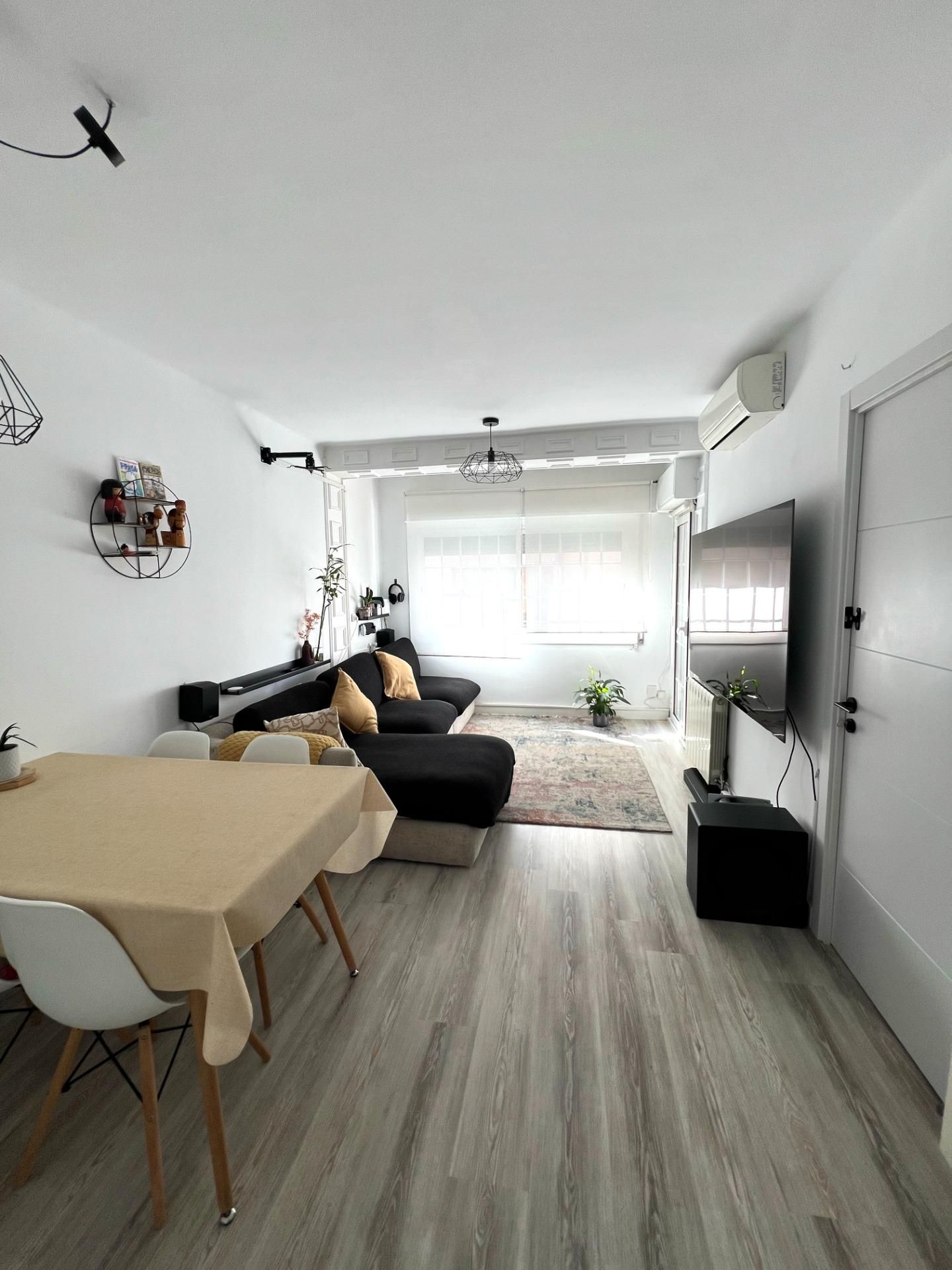 Living room of Flat for sale in Sabadell  with Air Conditioner, Heating and Terrace