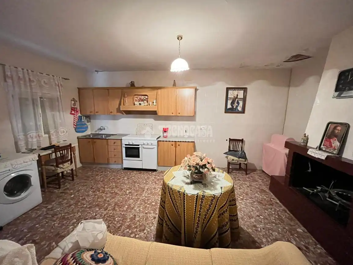 Cuina de Casa o xalet en venda en Jabalquinto amb Aire condicionat